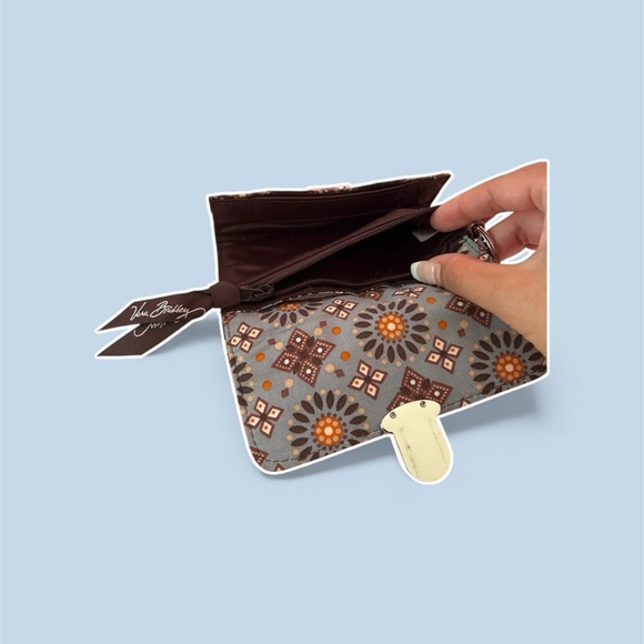 𝚅𝚎𝚛𝚜 𝙱𝚛𝚊𝚍𝚕𝚎𝚢 𝙱𝚛𝚘𝚠𝚗 𝙺𝚎𝚢𝚌𝚑𝚊𝚒𝚗 𝚆𝚊𝚕𝚕𝚎𝚝 - Picture 4 of 4